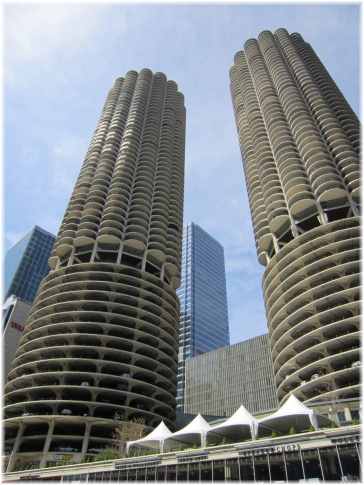 IMG 5329.jpg - Marina City depuis Chicago river
