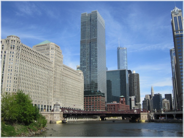 IMG 5341.jpg - Merchandise Mart depuis Chicago river
