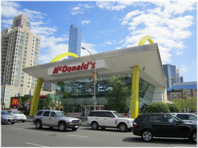 IMG 5776.jpg - McDonalds futuriste
