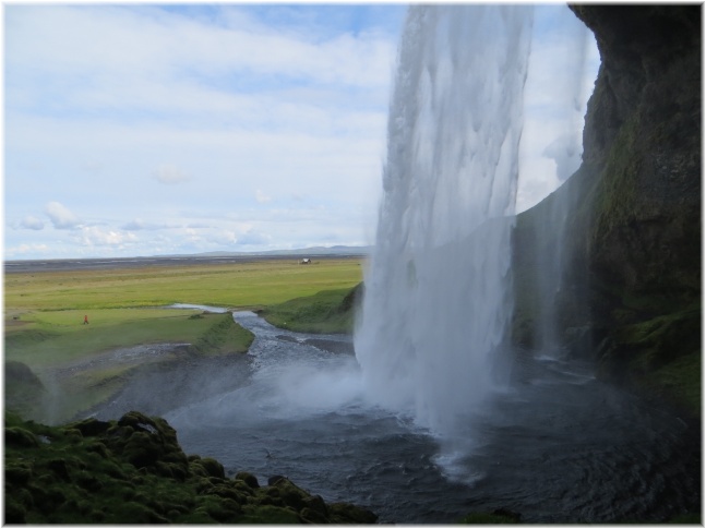 islande041.jpg - Cascade de Seljalandsfoss
