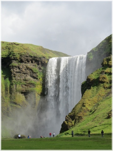 islande049.jpg - Cascade de Skogafoss
