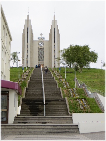 islande128.jpg - Eglise d'Akureyri
