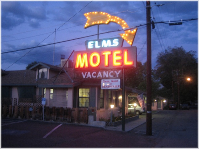 014.jpg - Elms Motel

